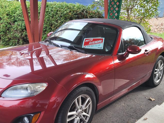 MX5 rouge décapotable