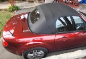 MX5 rouge décapotable