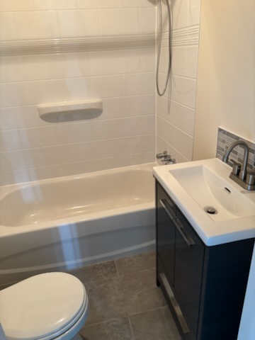 1 grand 2 1/2 a louer