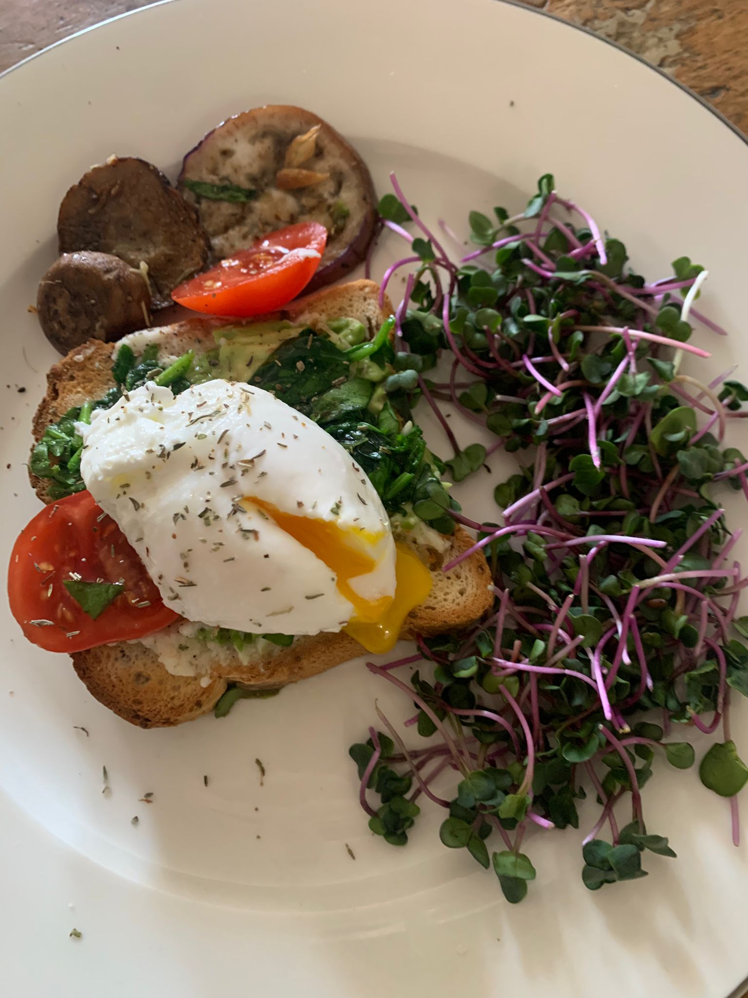 Menage et repas en echange d’une chambre, QUI DIT MIEUX?