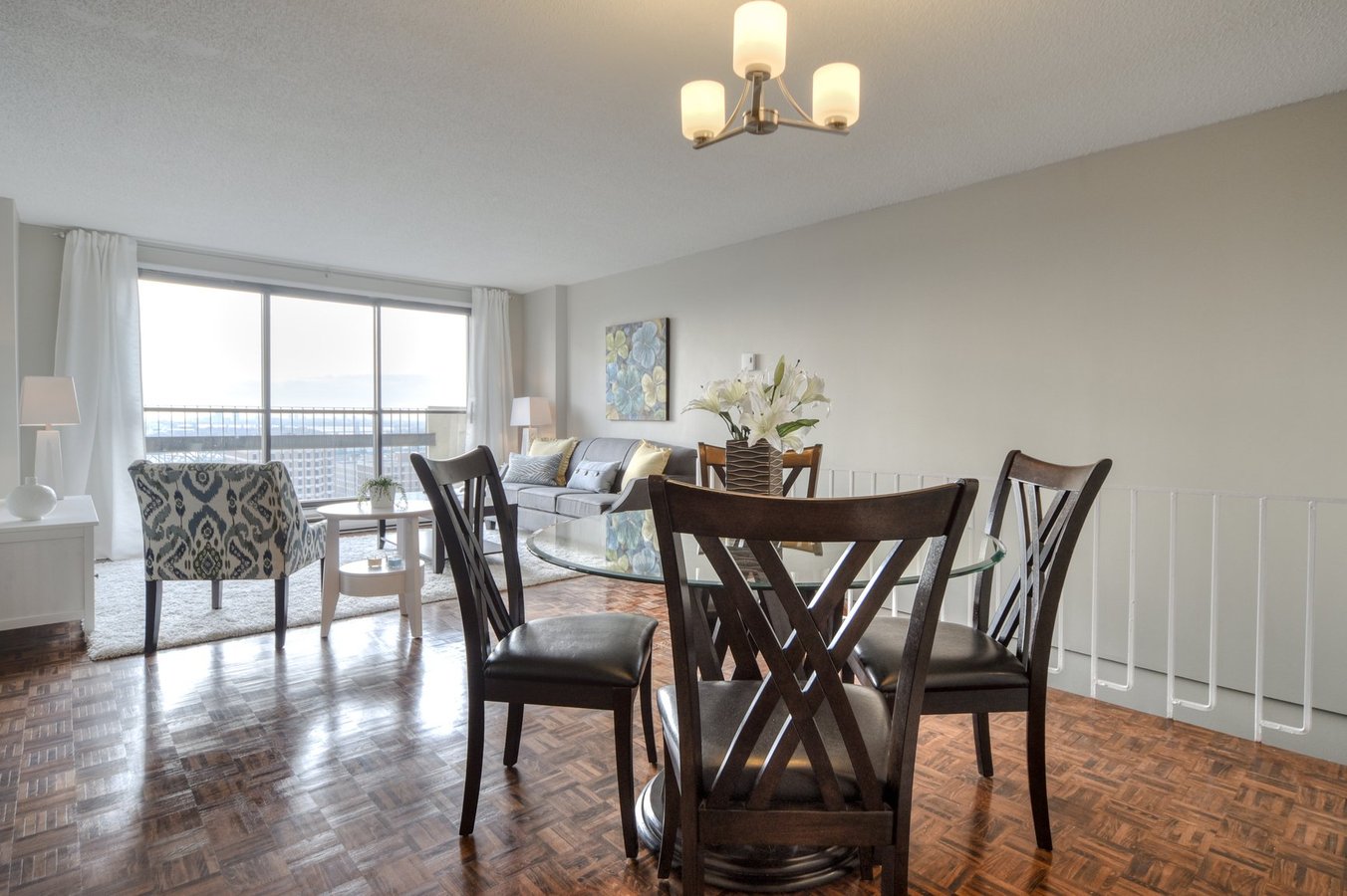 APPARTEMENT 4 1_2 TRES ADORABLE SITUE À LONGUEUIL